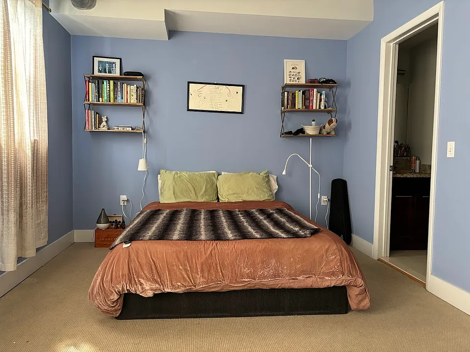 bedroom (upstairs)
