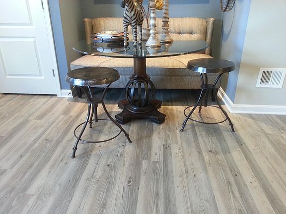 large nook for dining, addt'l seating, or ent ctr