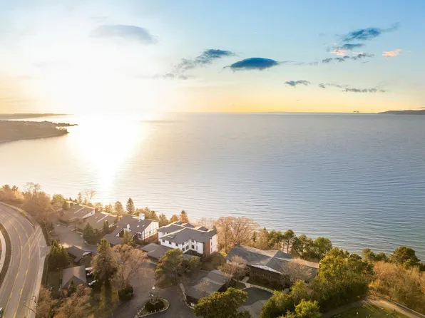 1134 Charlevoix Ave APT 8, Petoskey, MI 49770