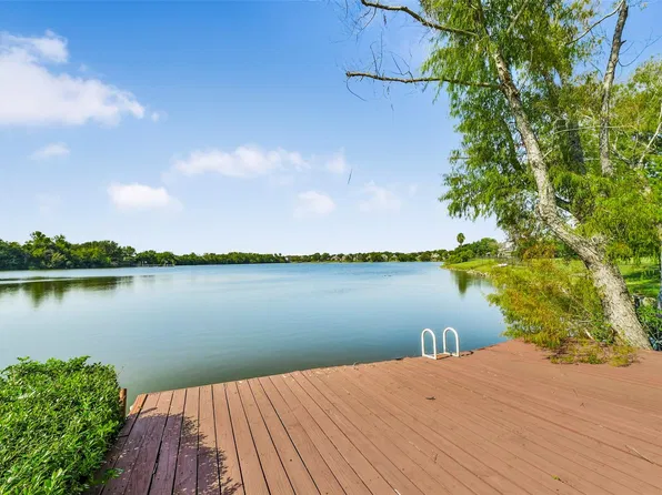 9902 Autumn Lake Trl, Pearland, TX 77584