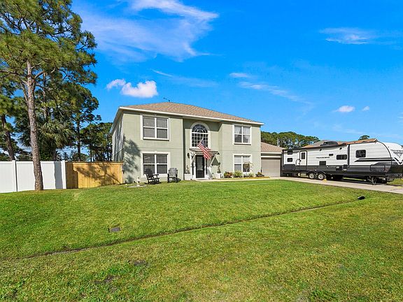 3rd image of 817 SE Damask Avenue