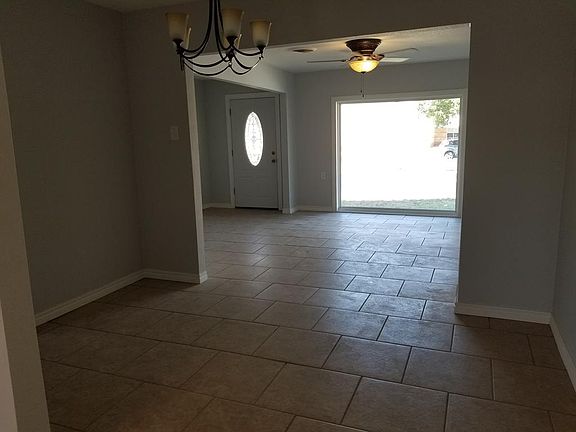 4th image of 627 College Ave