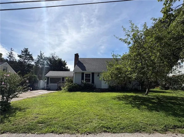 34 Lancaster Ave, Warwick, RI 02886