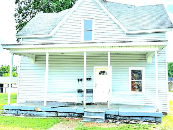 724 S 5th St #B, Boonville, IN 47601