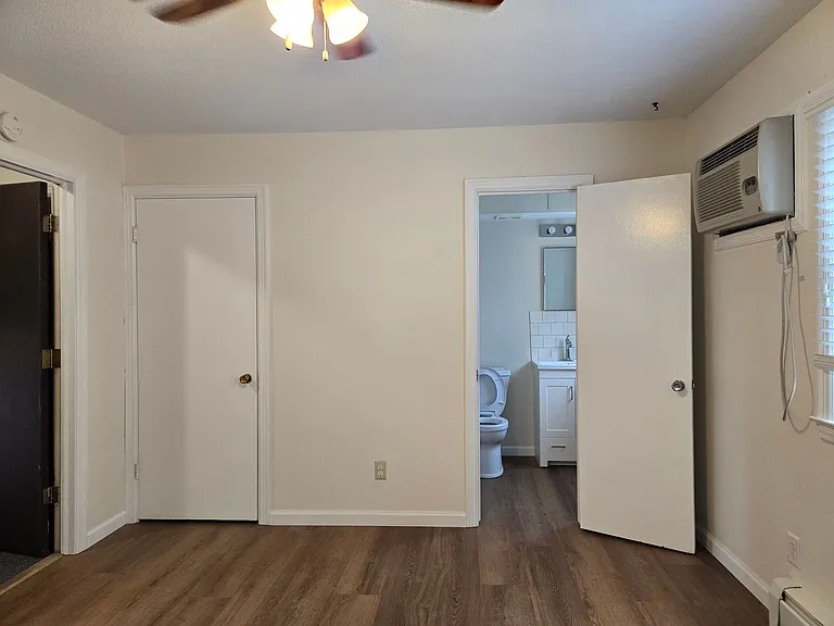 1015 W Benton St — Photo 13