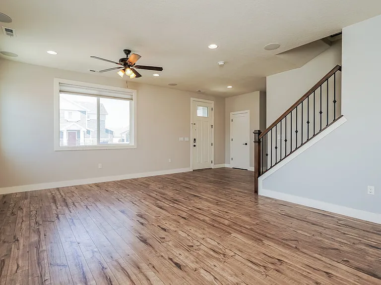 1611 W Parkview Dr — Photo 5