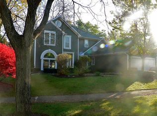 171 Southfield Dr, Vernon Hills, IL 60061