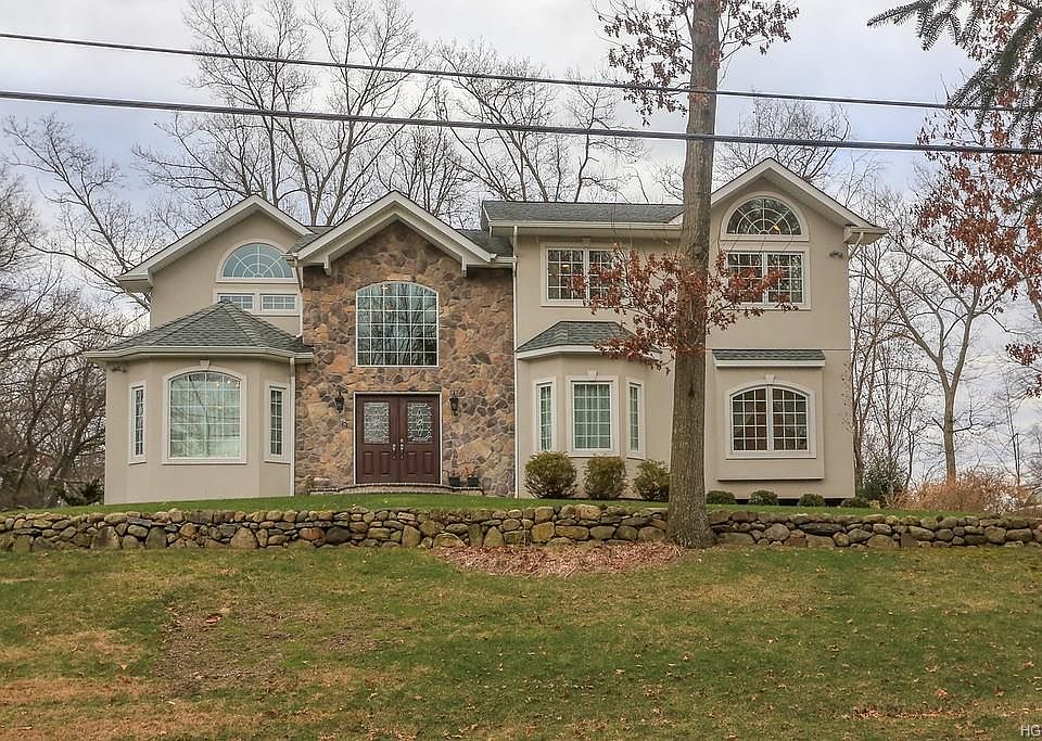 1st image of 14 Lenbar Cir