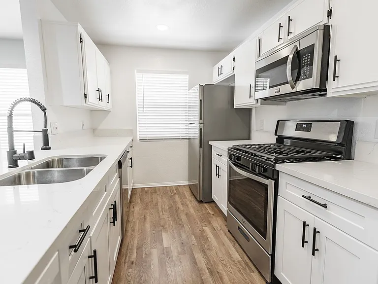 1945 Glendon Avenue — Photo 8
