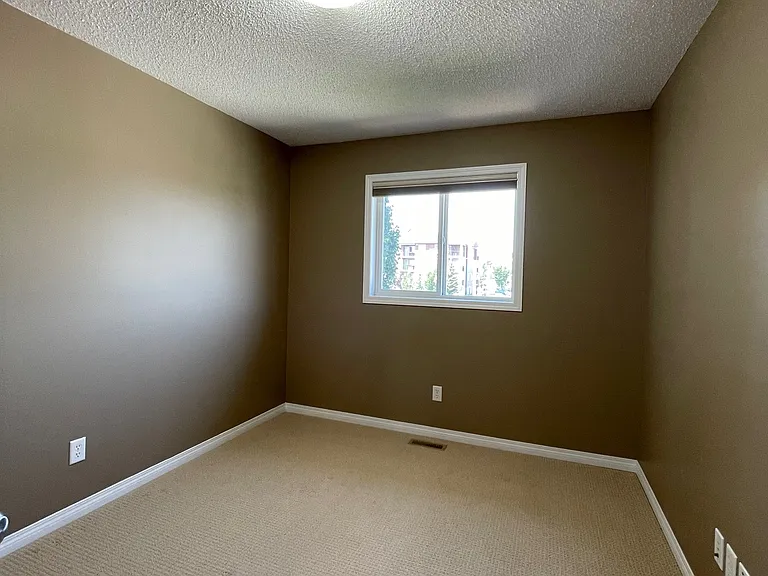 7685 Schmid Cres NW — Photo 32