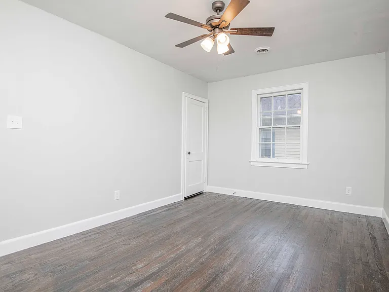 2440 Woodbine Ave — Photo 23
