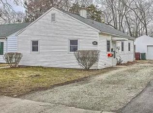 208 Crystal Lake Dr, Urbana, IL 61801