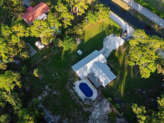 5th image of 1181 W C Rd