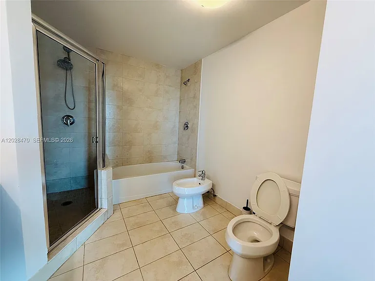 1900 N Bayshore Dr #2415 — Photo 18