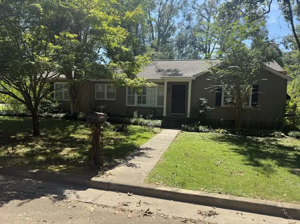 212 Court St, Batesville, MS 38606