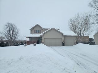 29666 Shoreview Cir, Lindstrom, MN 55045