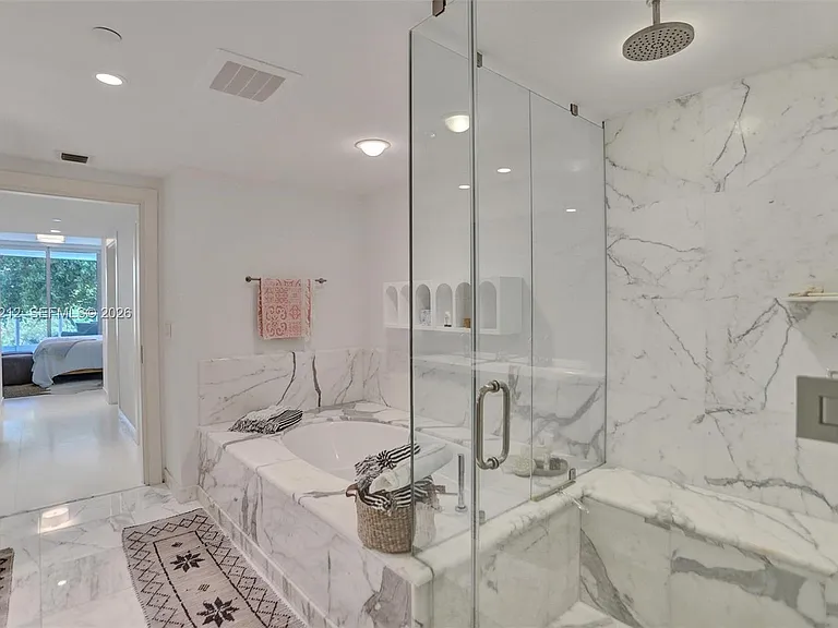 2627 S Bayshore Dr #506 — Photo 31