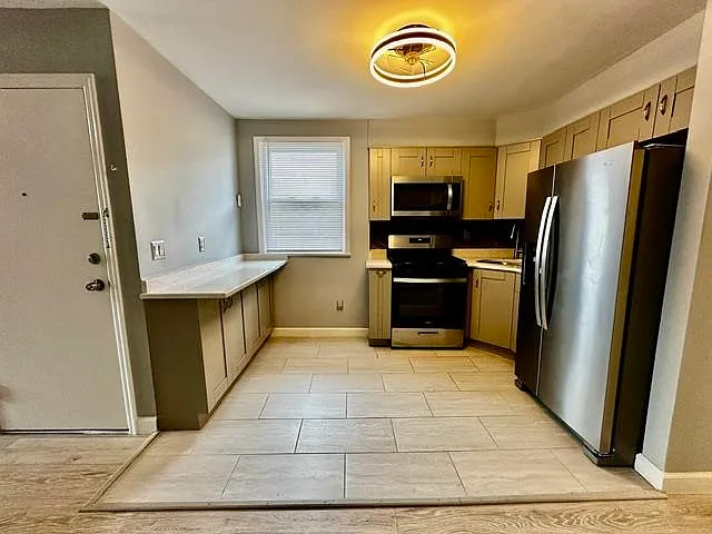 1 bed, 1.0 bath, $1,700 — Photo 2