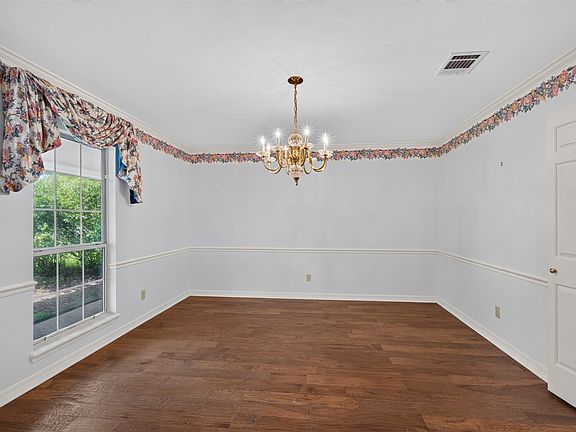 3rd image of 10005 Thornwood Dr
