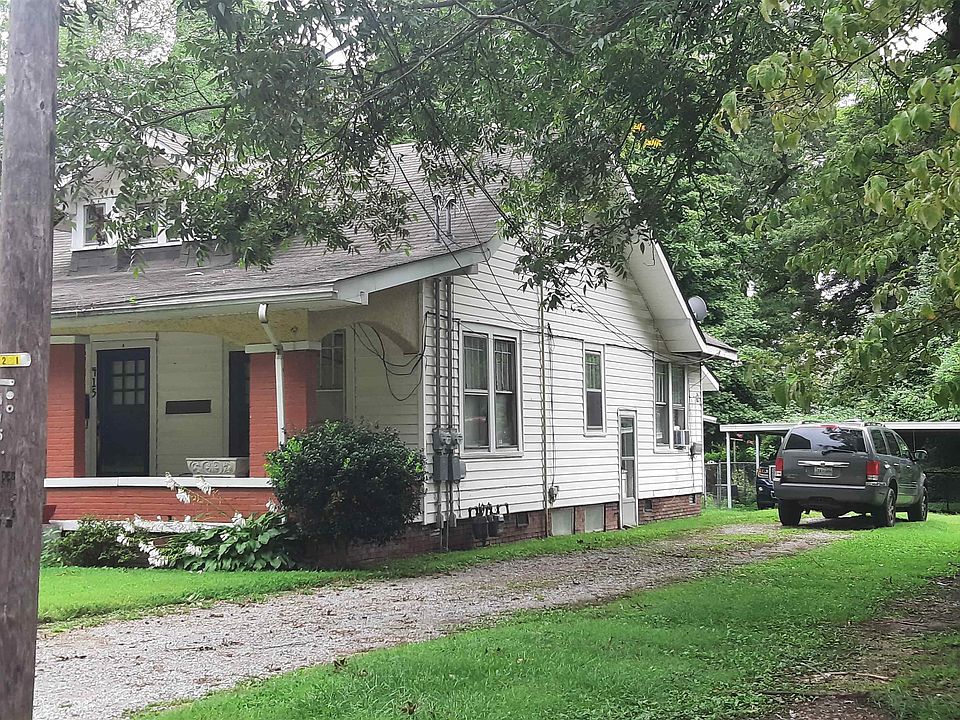 2nd image of 415 Miller St