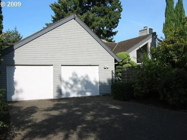 11420 SW Lynnvale Dr photo 1