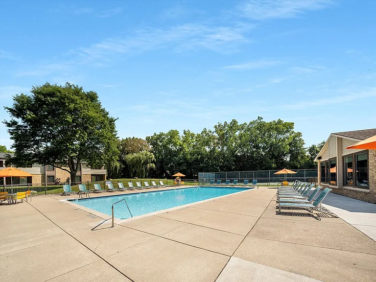 Fairmont Park Apartments — Photo 36