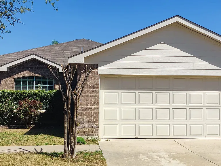 823 Sugar Brook Dr — Photo 1