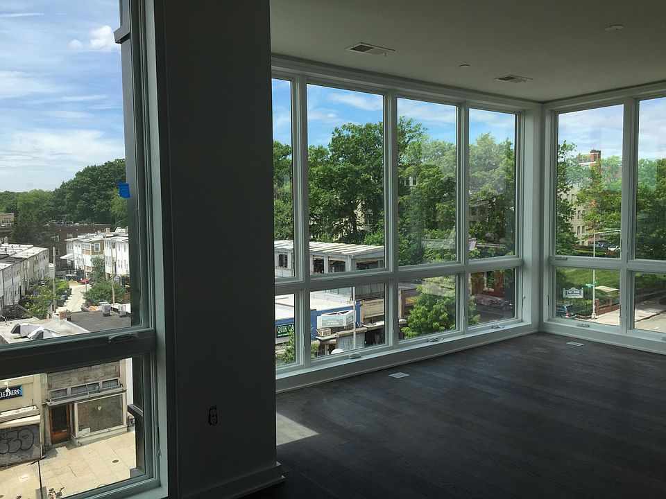 Spectacular living space. Floor-to-ceiling windows provide a