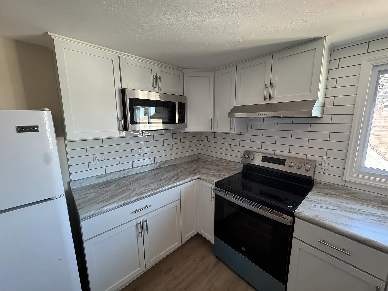 646 Summer St — Photo 4