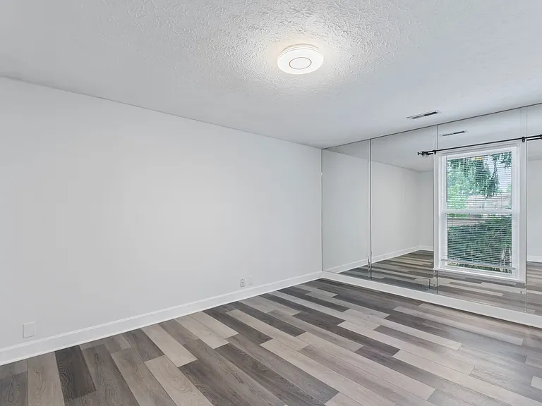 10331 Shelbyville Rd — Photo 11