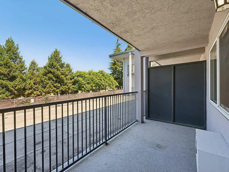 1x1 Balcony SRA