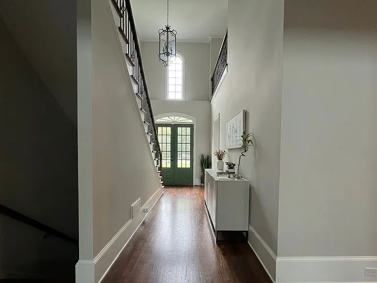 585 Cliftwood Ct — Photo 4