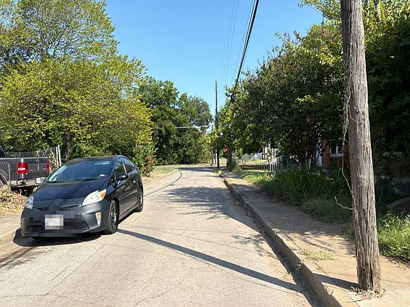 5th image of 2815 Sutton St