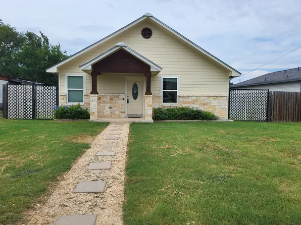 312 E Klein St, Marion, TX 78124