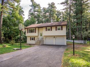 15 Penny Royal Rd, Malta, NY 12020