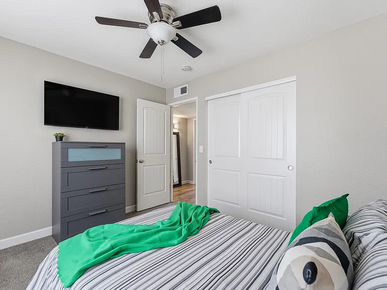 932 W Julie Dr — Photo 33