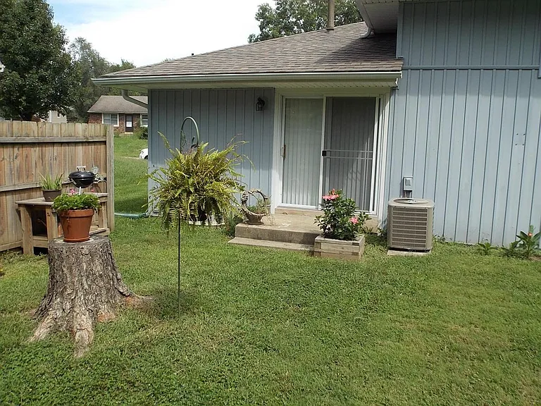 338 N Downey Ave — Photo 6