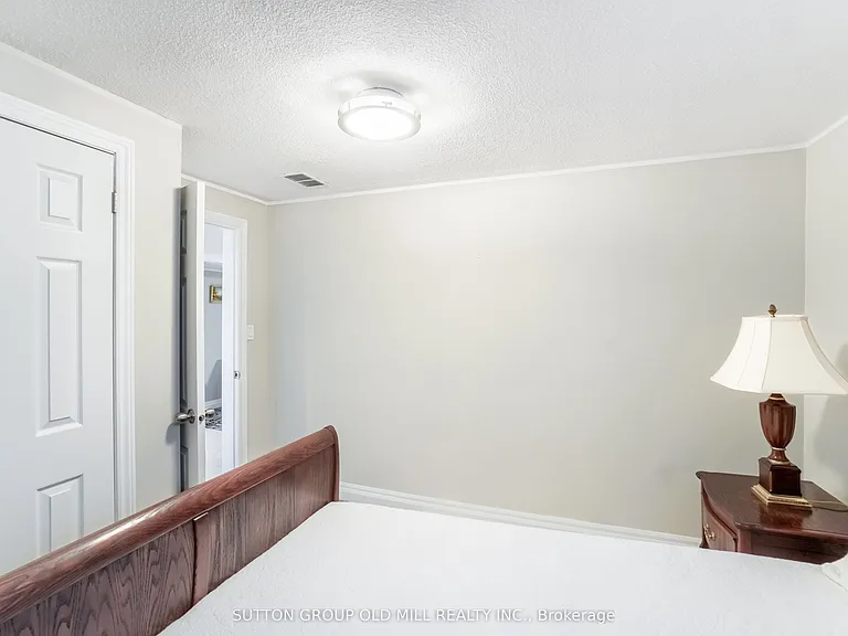 3606 Twinmaple Dr — Photo 18