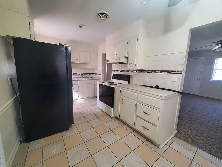 1606 Gibson St — Photo 3