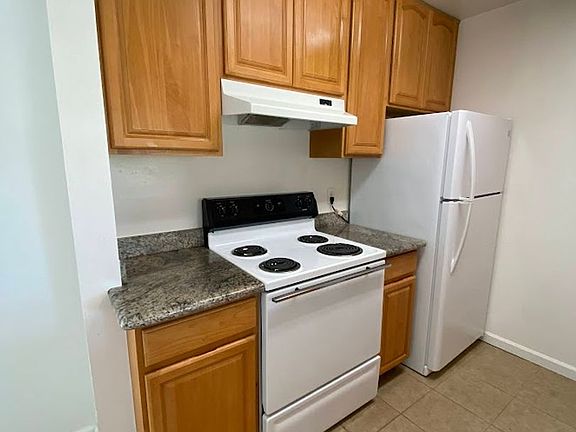 3rd image of 1105 Capuchino Ave APT 5