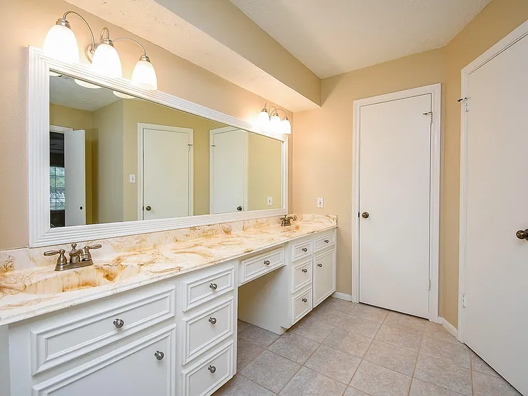 910 Shillington Dr — Photo 34