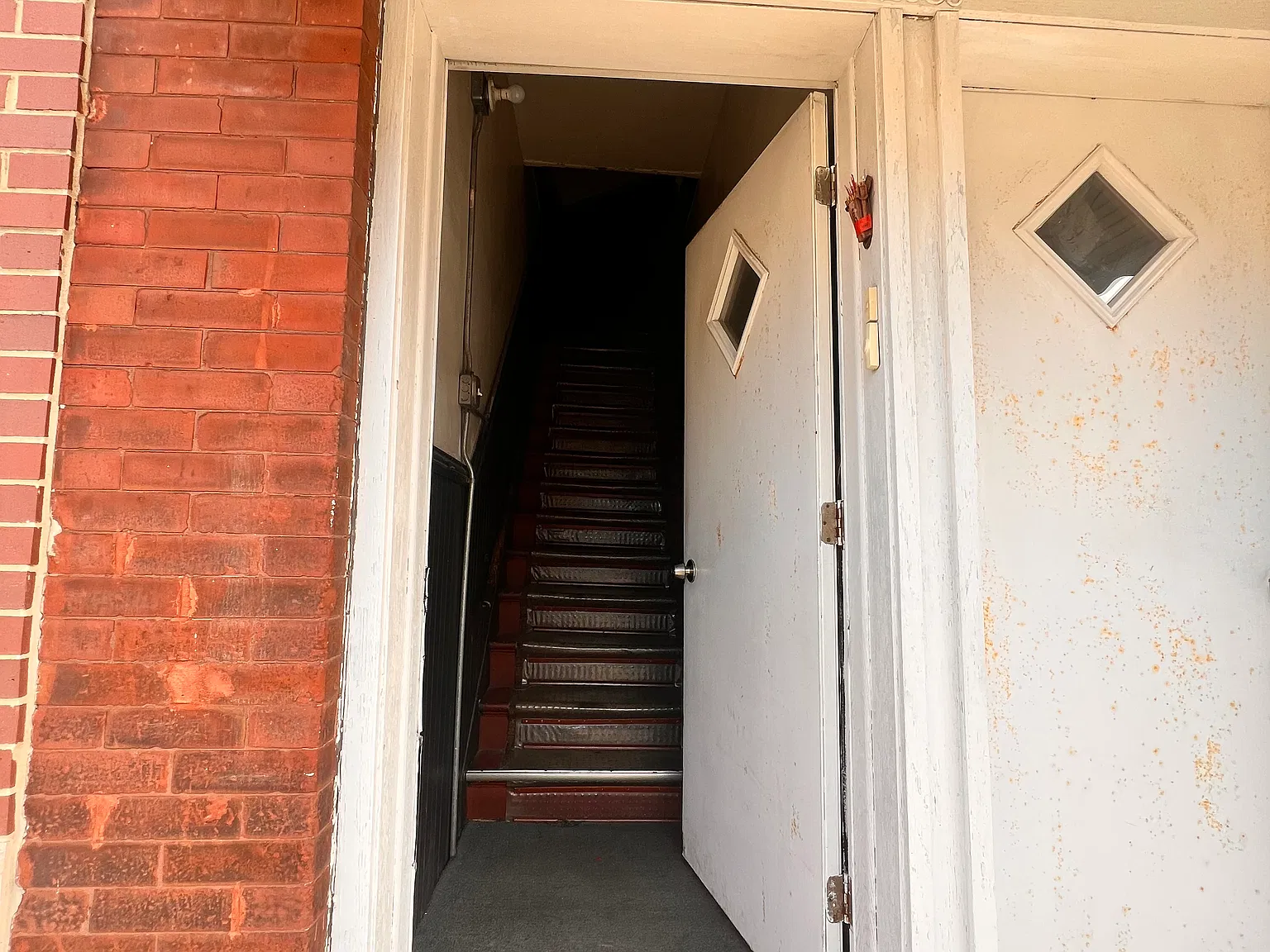 3 bed, 1400 sqft, $1,700 — Photo 2