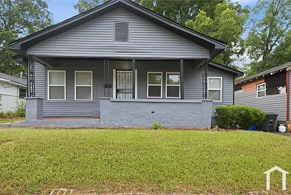 4 bed, $1,400 — Photo 1