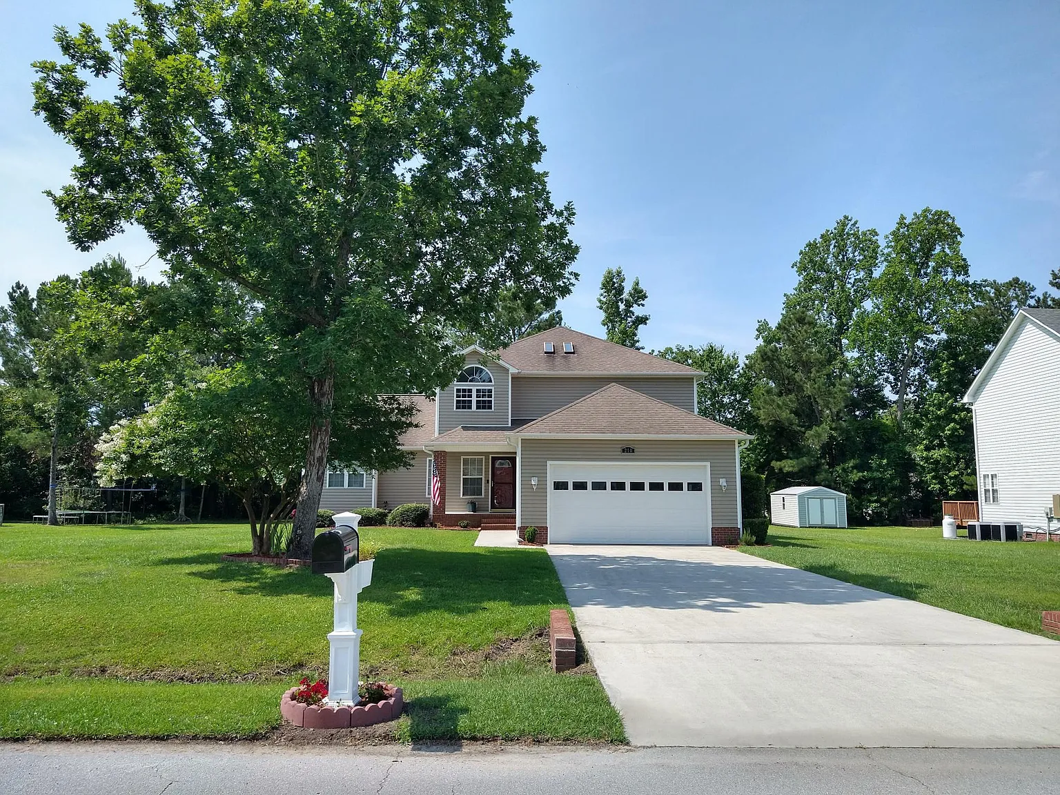 3 bed, 2.5 bath, 2001 sqft, $2,000 — Photo 2