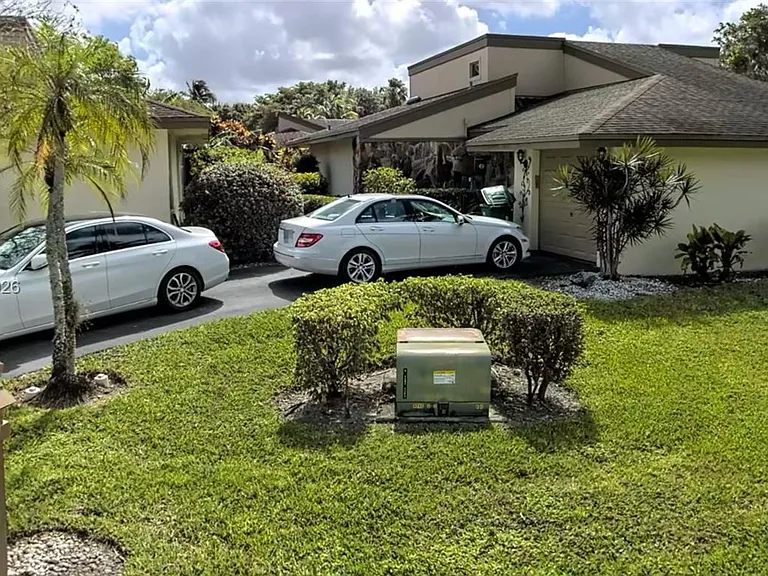 8142 Silver Palm Ct #17 — Photo 2
