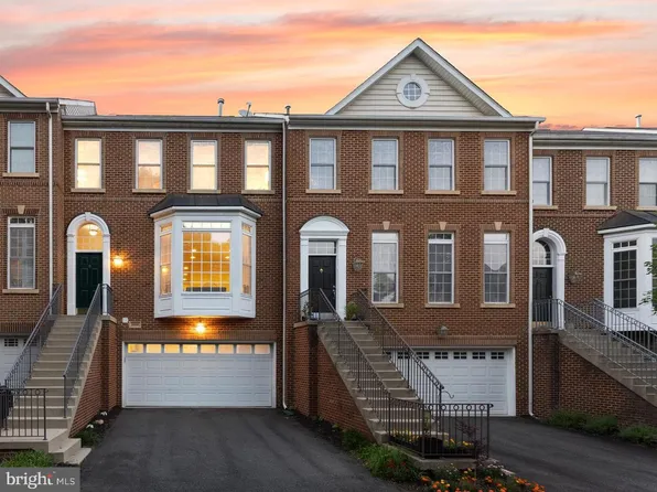 9986 Cyrandall Dr, Oakton, VA 22124