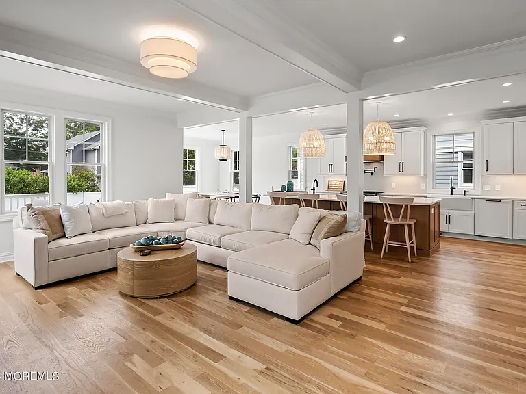 555 Sussex Ave — Photo 6