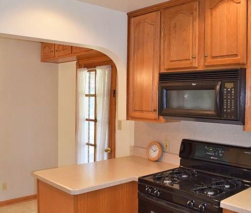 5th image of 6715 Hampstead Ave
