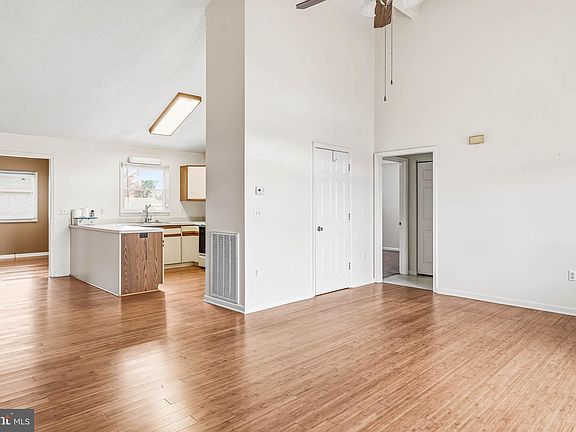 4th image of 206 Chapel Of Ease St