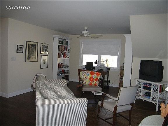 3rd image of 15 Lake Dr